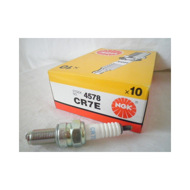 CR7E Suzuki AN-400 Burgman NGK Spark Plug CR7E