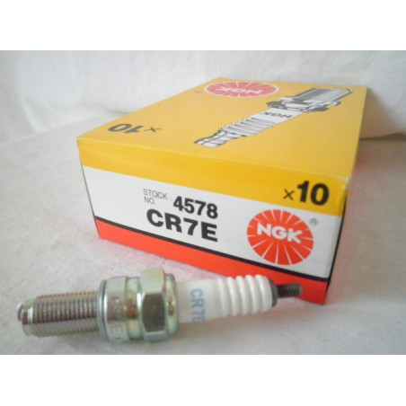 CR7E  NGK Spark Plug Yamaha T-MAX 500 XT-660R/X CR7E
