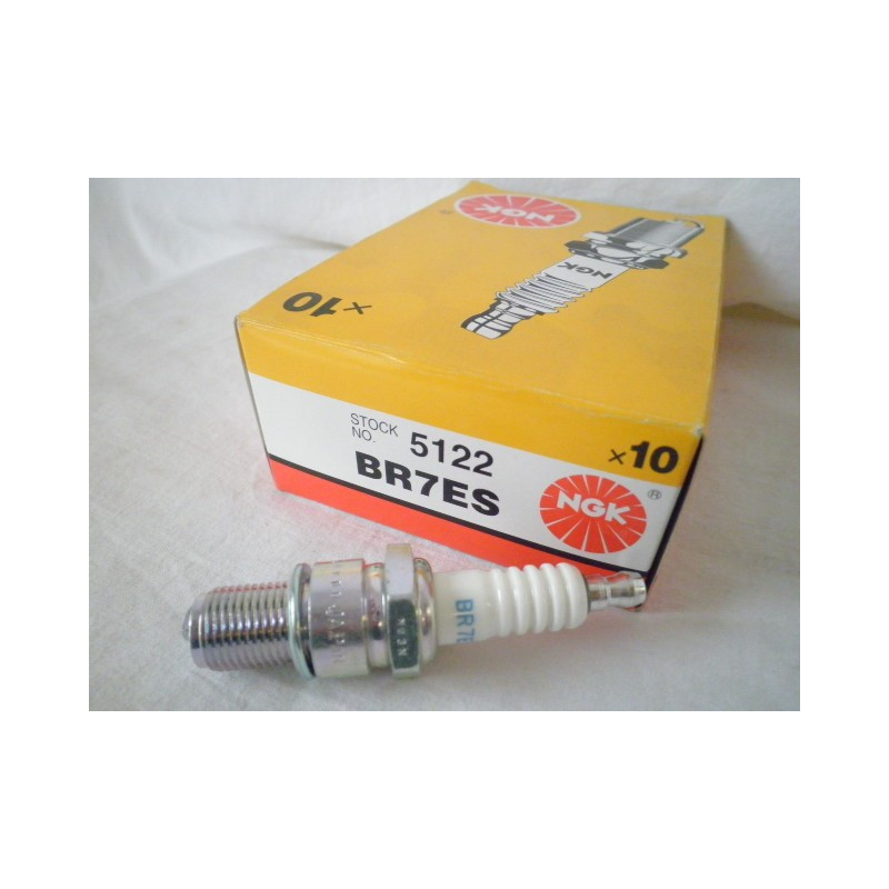 BR7ES  NGK Spark Plug BR7ES